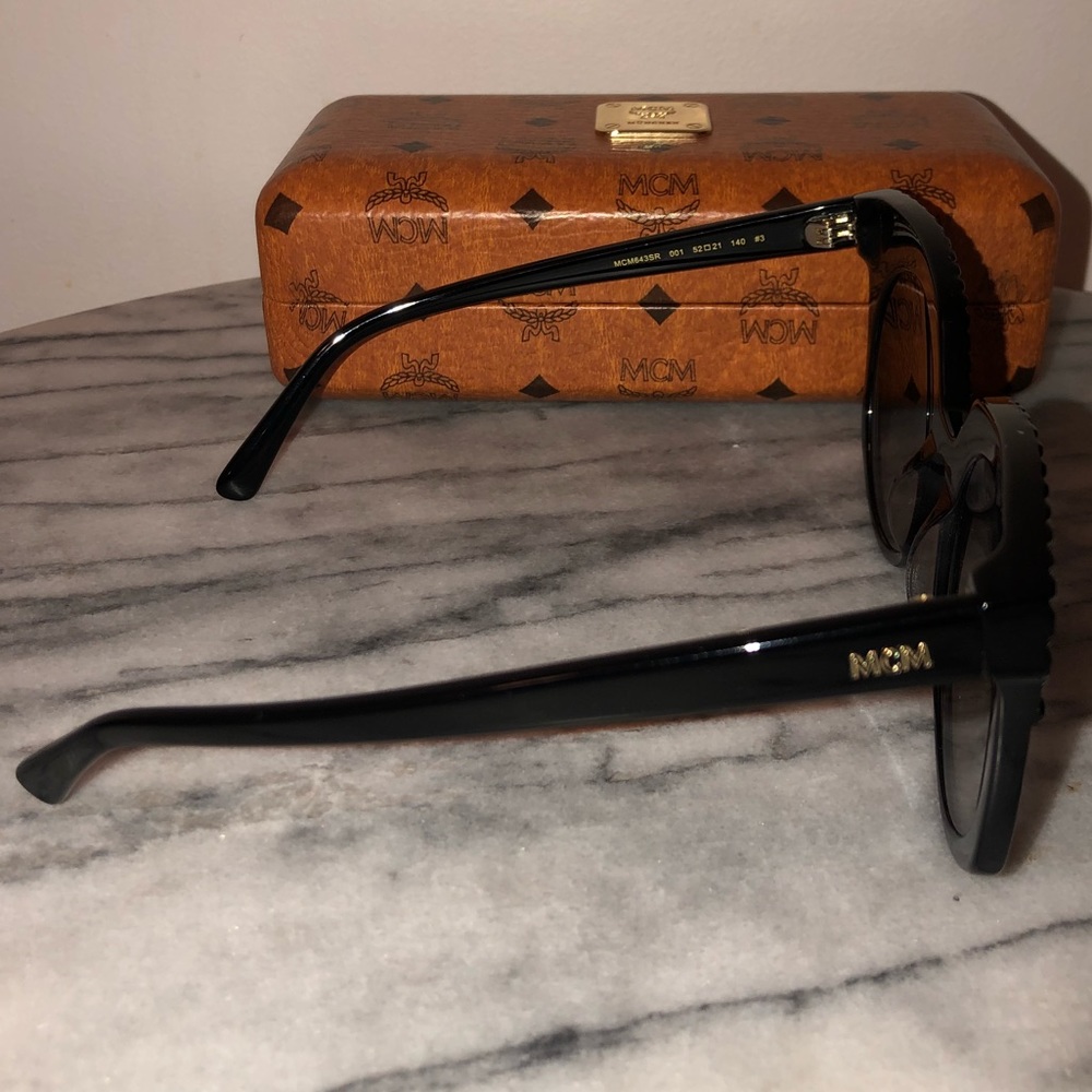❌SOLD OUT❌ MCM Black Sunglasses - Picture 7 of 8